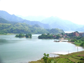 首页 旅游指南 浙江旅游指南 浙江旅游景点 > 天台山寒山湖景区  寒山